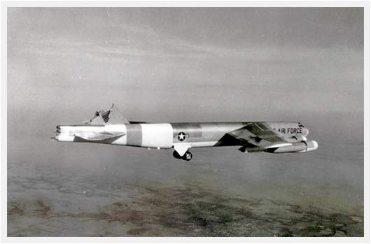Photos insolites Navales et Aéronavales - Page 22 1964-Boeing-B-52-Tail-Damage
